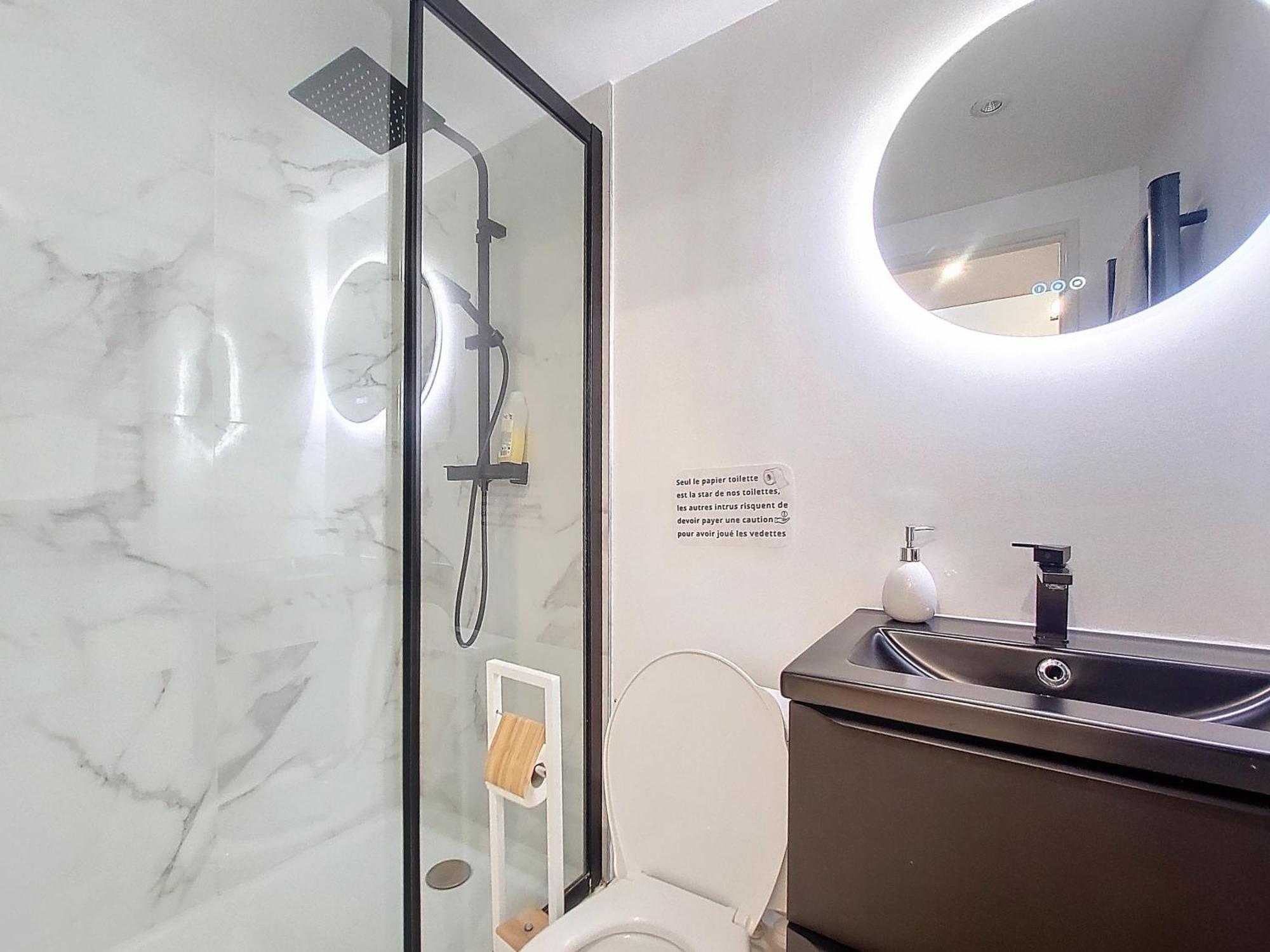 Confort Climatise Et Suite Privee En Sousplex 몽펠리에 외부 사진